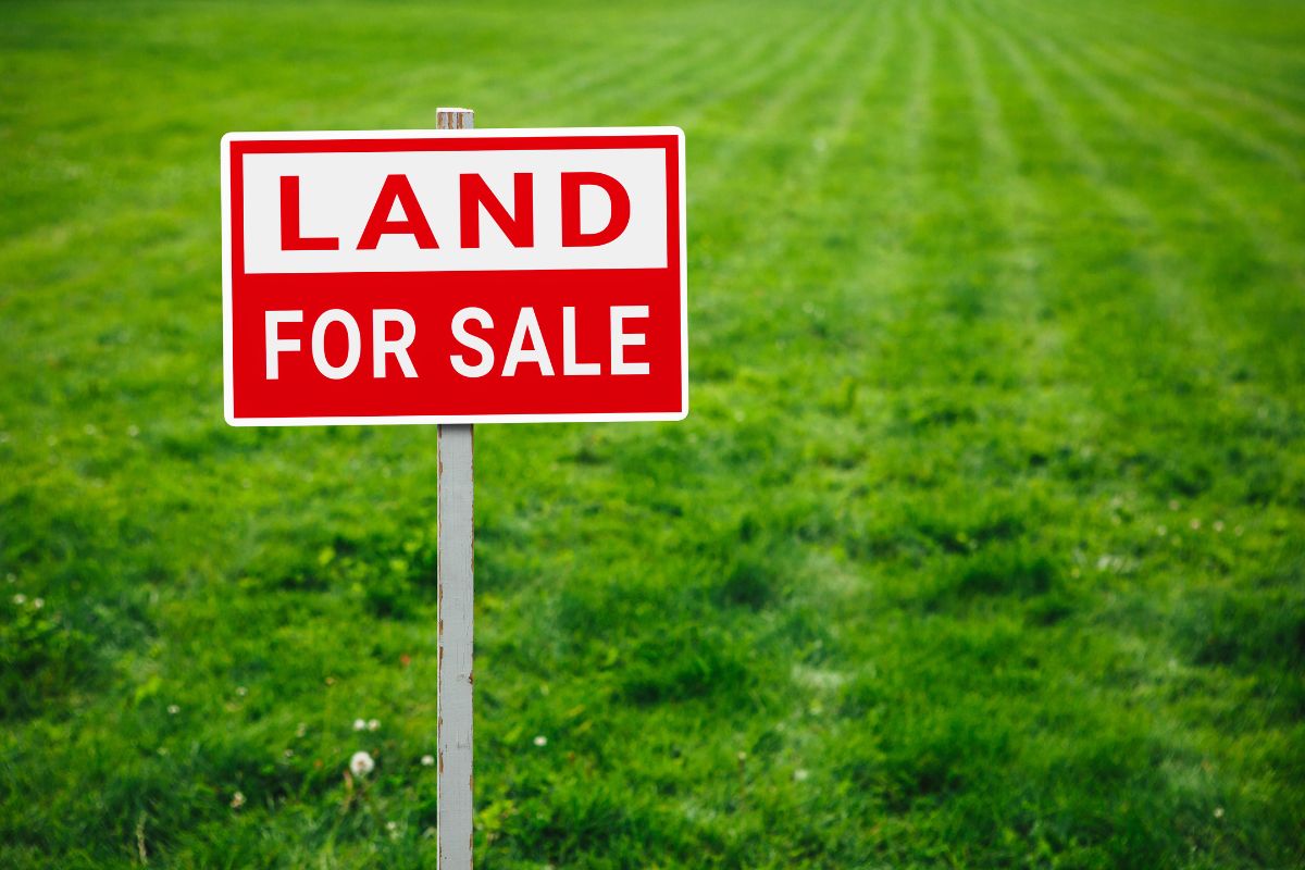 2026 Buyer Guide: Choosing Land for Living vs Investment